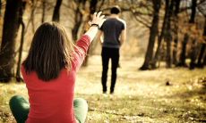 尽管男人自认为强大而且自信，但我对他们的行为感到失望和沮丧