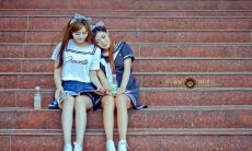 让我们送上最真诚的祝福，祝福我们敬爱的姐姐生日快乐，一年比一年更加幸福、更加美好！