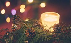 在夜晚传递爱意的温馨问候短信，让心灵互相交织在黑暗的时空里