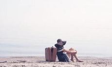 我对自己的丈夫感到失望，深深感受到心底的痛楚和不安