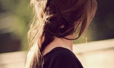 表达深刻后悔之情的长句子：我现在非常后悔自己曾经做过那件事情，因为它造成了严重的后果并给我和他人带来了无法挽回的损失，我真心希望我没有当初那样的选择