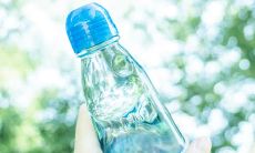 孩童欣喜地玩耍：形容小朋友感到快乐的句子