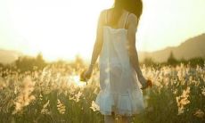 随着岁月流逝，我对你的爱情日渐浓深