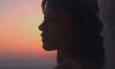 爱情中的伤痛与挣扎：让人心碎而沉浸于流血的痛楚之中的句子