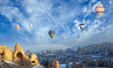 祝愿年迈的长者能快乐欢聚，并充分享受生活的乐趣