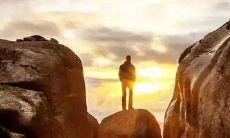 欢愉拥抱未来：充满信心的表达志向的句子