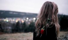 感到难过和伤心的个体表达的句子