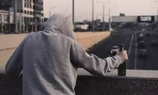 在男友感到疲惫时，如何用关爱之言给予他支持和鼓励？