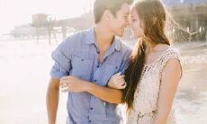 感情世界中的经典语录：收录了很多有关爱情、友情、家庭关系等方面的简短但深刻的句子，带给人们启示、鼓励、温馨和感动