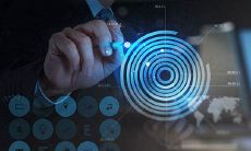 从一个成功商人的角度出发，总结的经验与智慧，将其作为商业决策和行为的指南和信条，以“商人的座右铭”作为总体概括