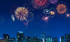 尝试改写标题：欣赏烟花的艺术鉴赏：唯美文艺句子助力烟花表达