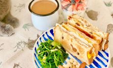 欢快晒美食、大快朵颐宵夜的搞笑句子，为你的美食朋友圈增添幽默文案！