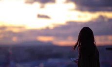 一个女孩因为男孩的行为而感到极度失望的情感表达句子