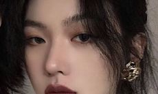 抖音女生抢眼投稿：霸气短语引爆网络热潮