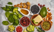 最美食句子的精选收录:从简单的烹饪技巧到深远的人类文化意义，让我们用美食语言品味闻名于世的美食文化，感受无尽美味与生命的情感交织