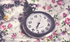 爱是一种不可等待、不可准备的邂逅，注定命中注定，刻骨铭心难以忘怀！